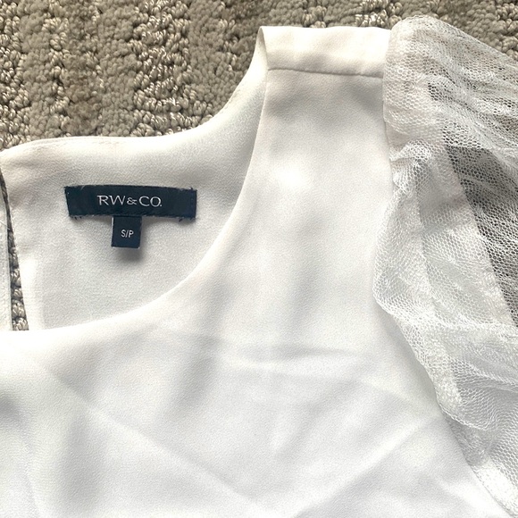 White chiffon and lace blouse - Picture 1 of 6